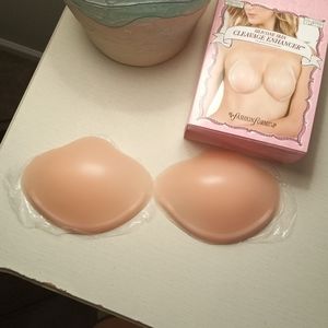 Silicone skin cleavage enhancer